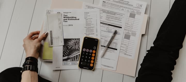 Taschenrechner und Mietvertrag – Mieterhöhung verstehen