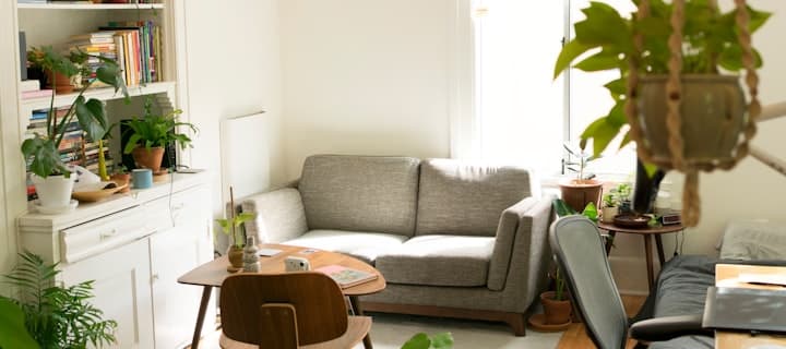 Wohnzimmer mit Sofa – Untervermietung im Mietvertrag