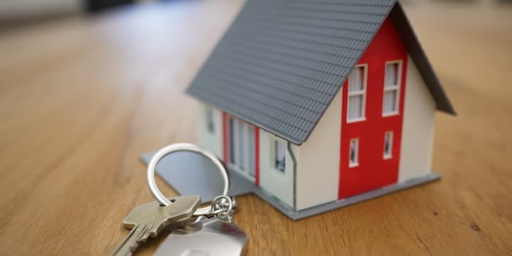 Geschlossene Wohnungstür – Schutz der Privatsphäre